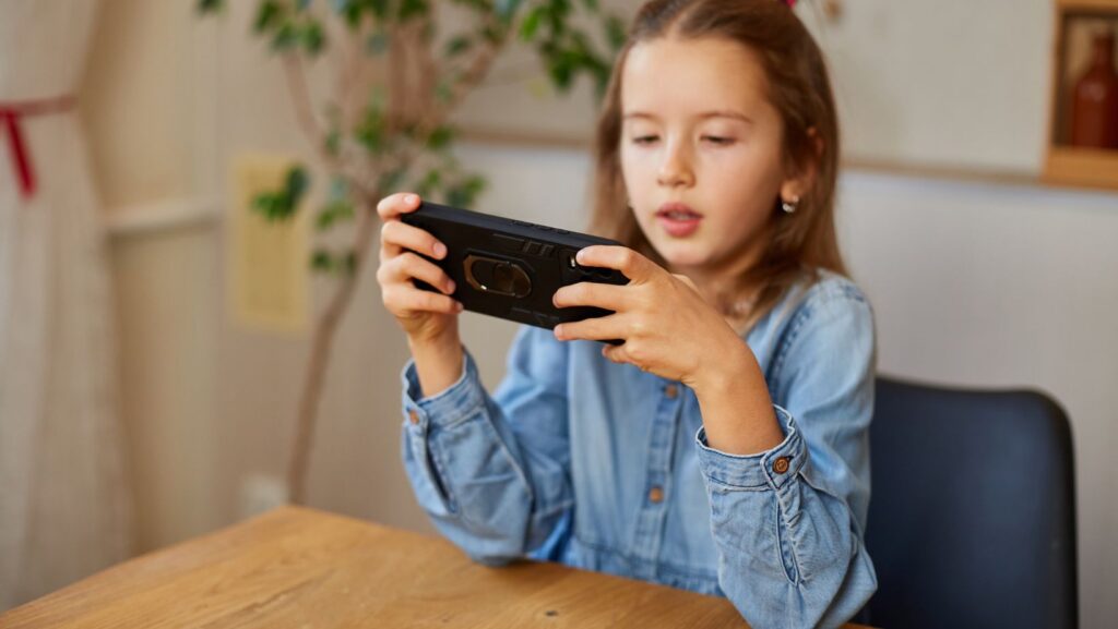 screen time for kids under age 2 is linked to sensory differences in toddlerhood, new study finds